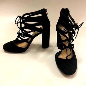 Vince Camuto 7M Heels Black Suede Strappy Lace up Zipper back metal logo Excelle